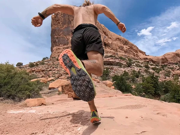 Sepatu Lari "AI Coach": Cuma Gimmick atau Benar-Bisa Bikin PB Lebih Cepat?