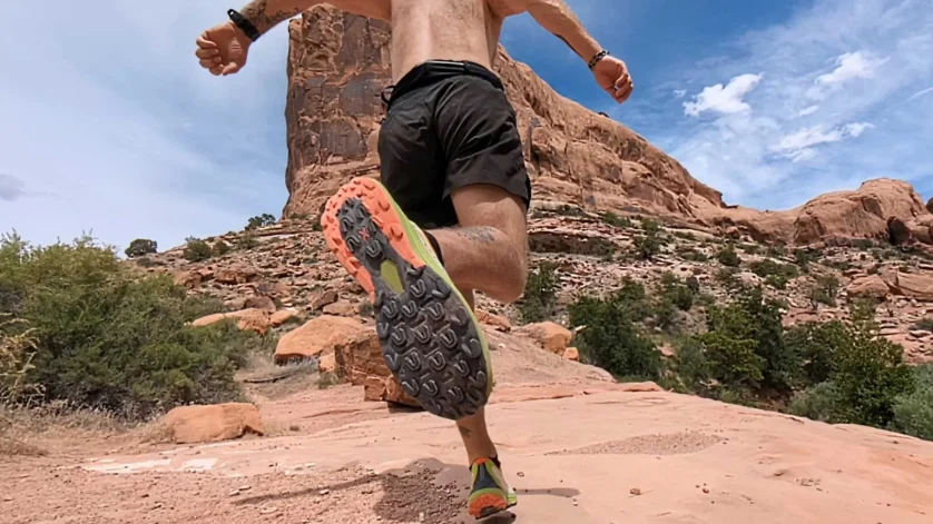 Sepatu Lari "AI Coach": Cuma Gimmick atau Benar-Bisa Bikin PB Lebih Cepat?